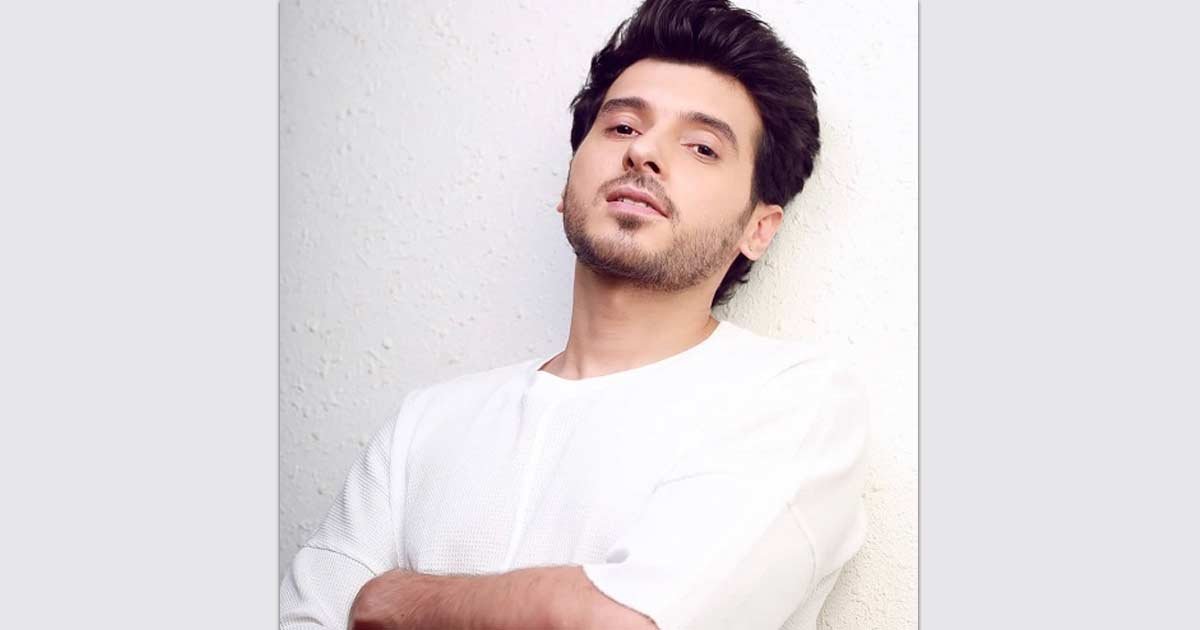 You are currently viewing Divyenndu: “It’s Overwhelming When People Address Me By My Character’s Name”