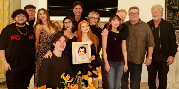 Modern Family Reunion: Sofia Vergara & Others Pose Together For The First Time Since Show’s Finale, Misses ‘Phil’ Ty Burrell In A Unique Way, Fans Ask “Where’s His Telepresence Robot”